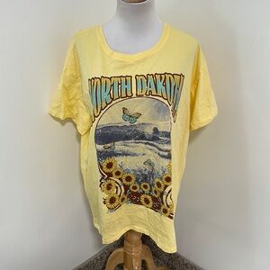 😊 NWT LA Luna North Dakota T-Shirt